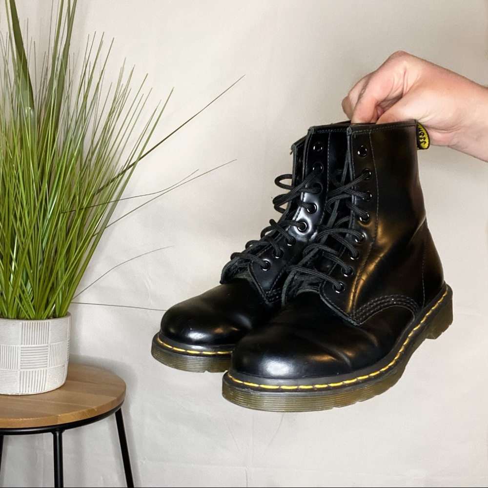 (SOLD)dr. martens 1460 black smooth